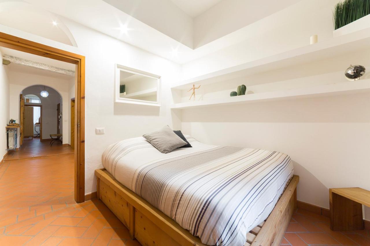 Santa Maria Novella 6 sleeps near the central station Firenze Esterno foto